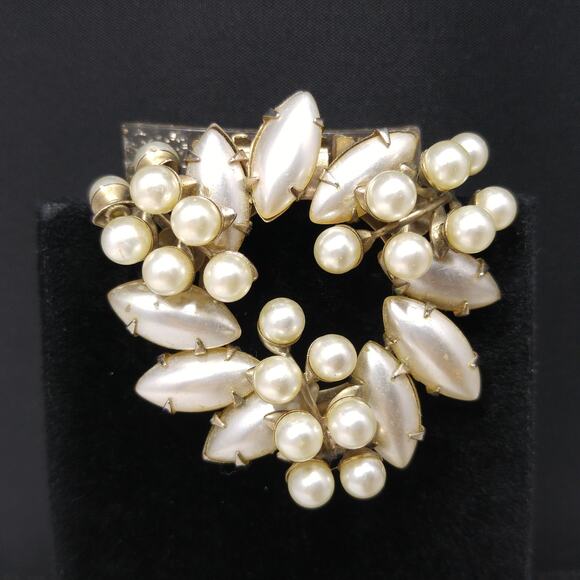Vintage Wedding Hair Comb, Faux Pearls , 1950s, Bridal Hair Accessory, 2 Inches - Picture 1 of 10